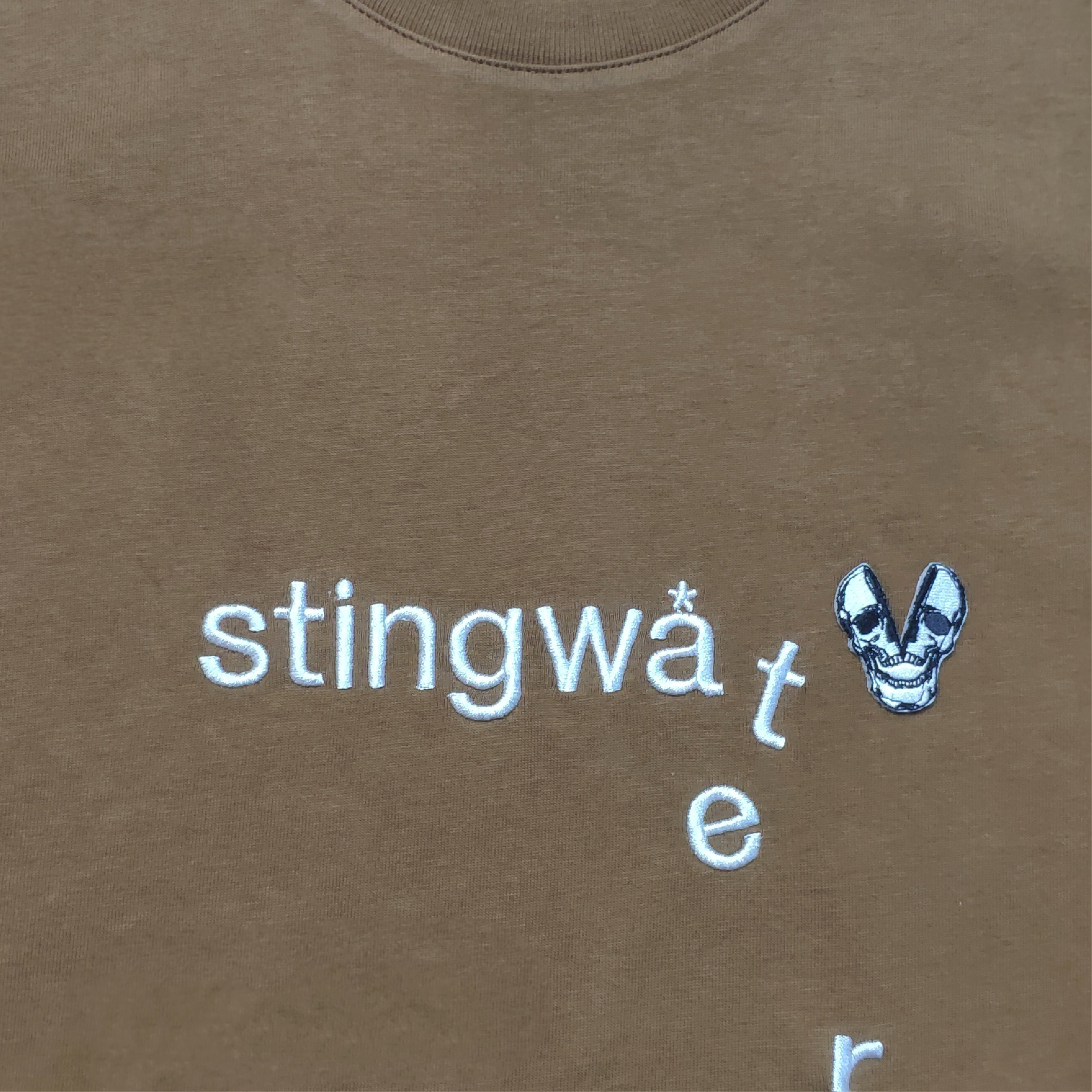 Classic melting logo and skull patch T Shirt Brown