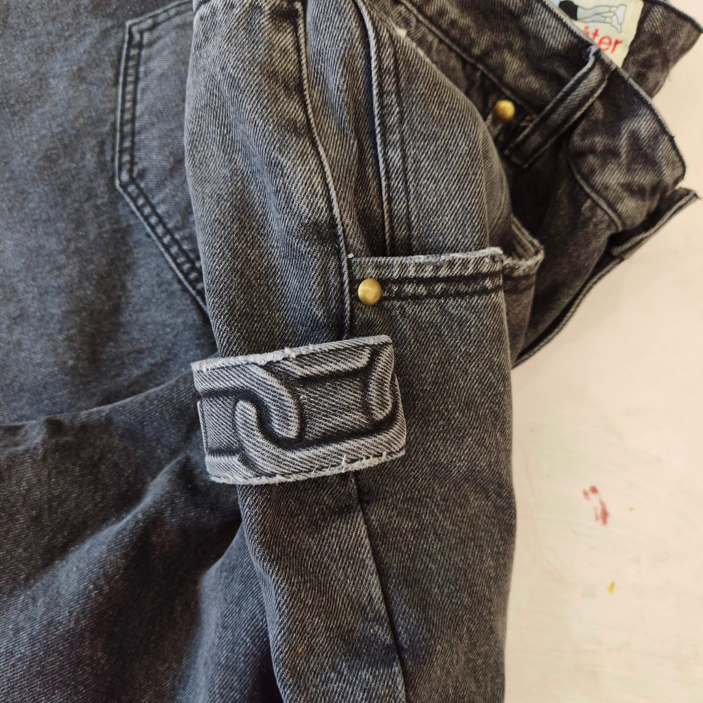 Stingwater Big Groe Jean shorts in acid black with chain loop