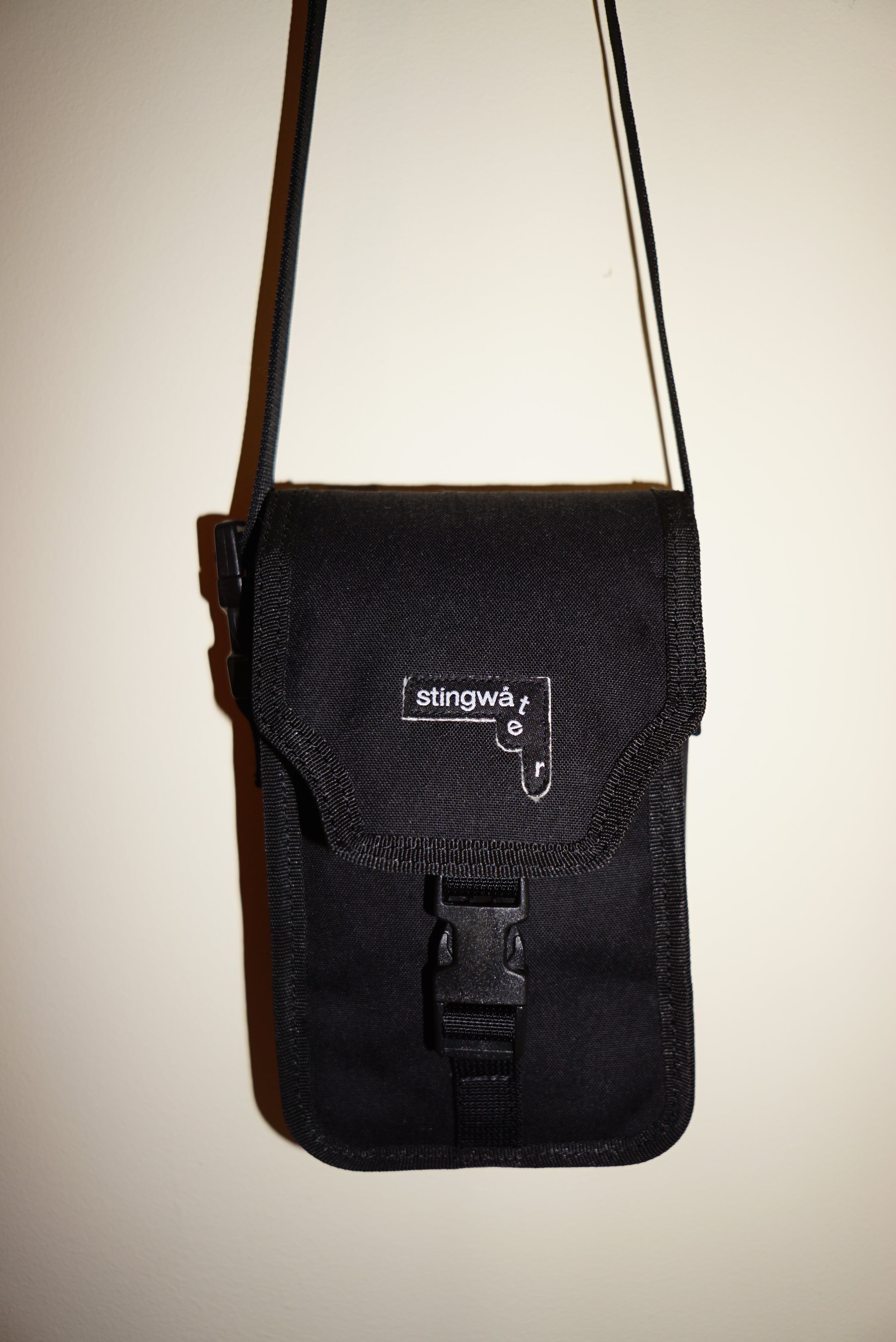 Stingwater Alpha Crossbody Bag black