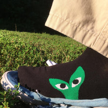 Load image into Gallery viewer, Peeking Aapi Socks Black
