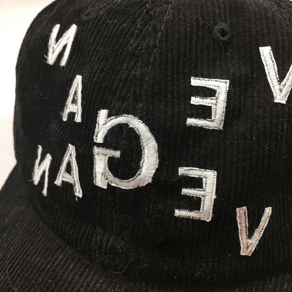 Aspiring vegan corduroy hat black