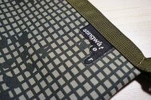Load image into Gallery viewer, STING Shoulder Bag Grid Camo
