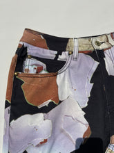 Load image into Gallery viewer, &quot;Walking on Egg shells&quot; Jeans Black
